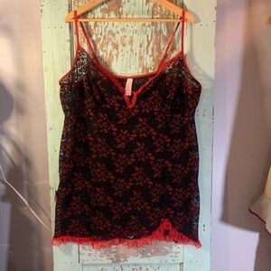 Women’s 3X secret treasures black / red floral nightie. Preloved good condition